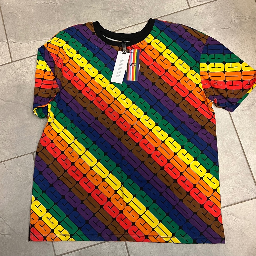 UGG t shirt unisex
